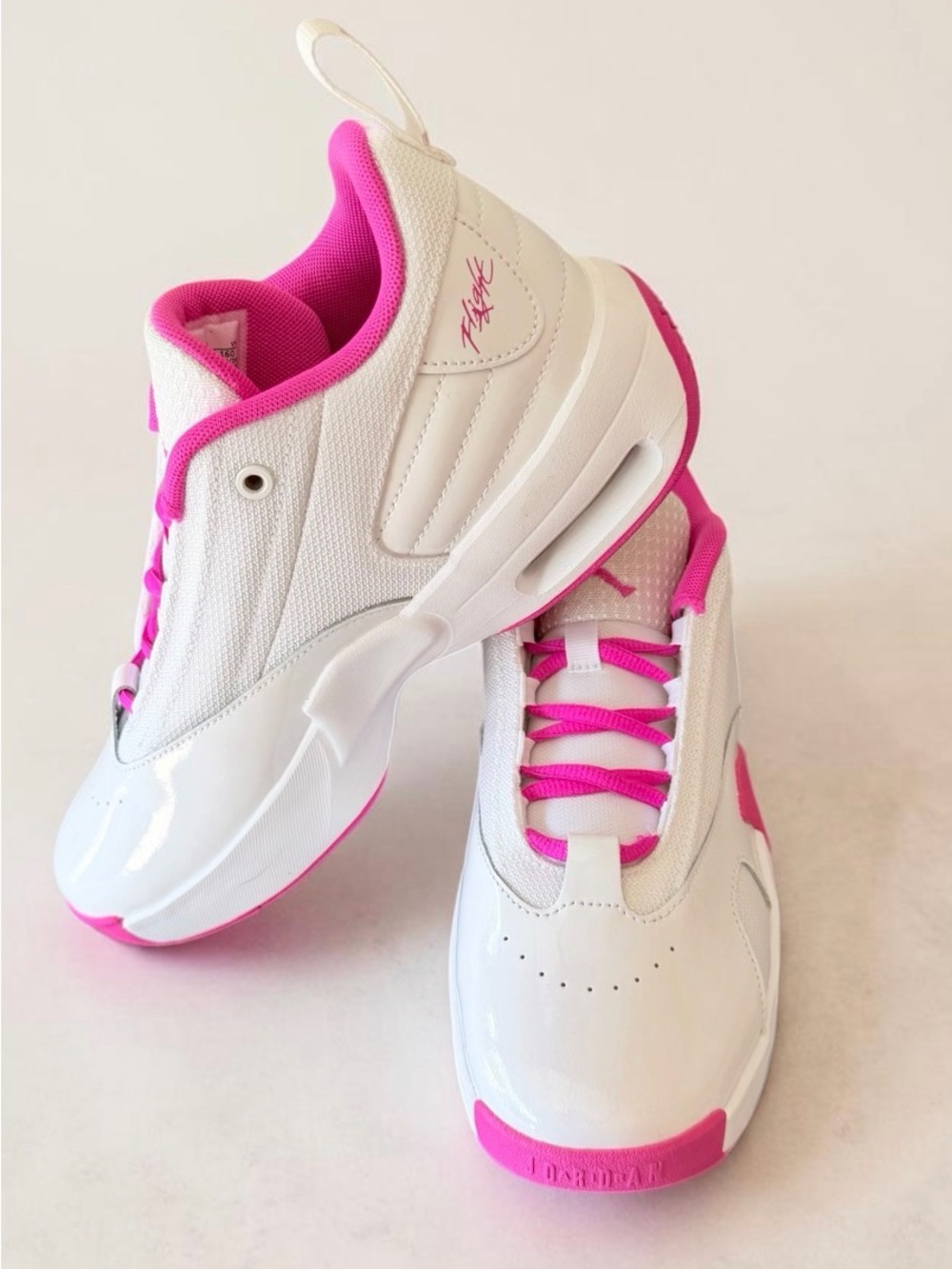 Jordan Max Aura 6 Shoes White Fire Pink Kid’s 6Y Women’s 7.5